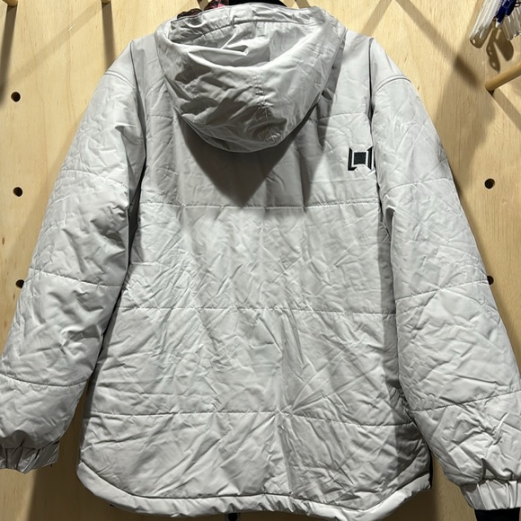 L1 Outerwear- Snowboard Jacket “Snowblind” in Ghost color - Picture 10 of 10
